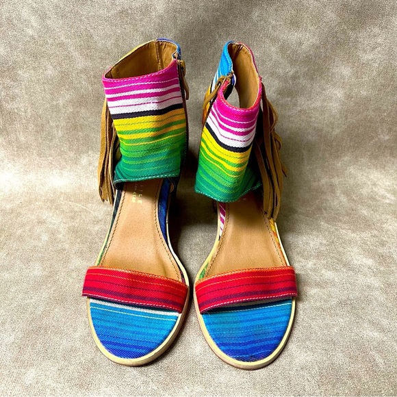 Very Volatile Serape Fringe Sandals -
Size 8 - Picture 2 of 7